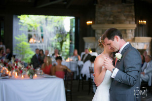 Atlanta Wedding photographers capture first dance